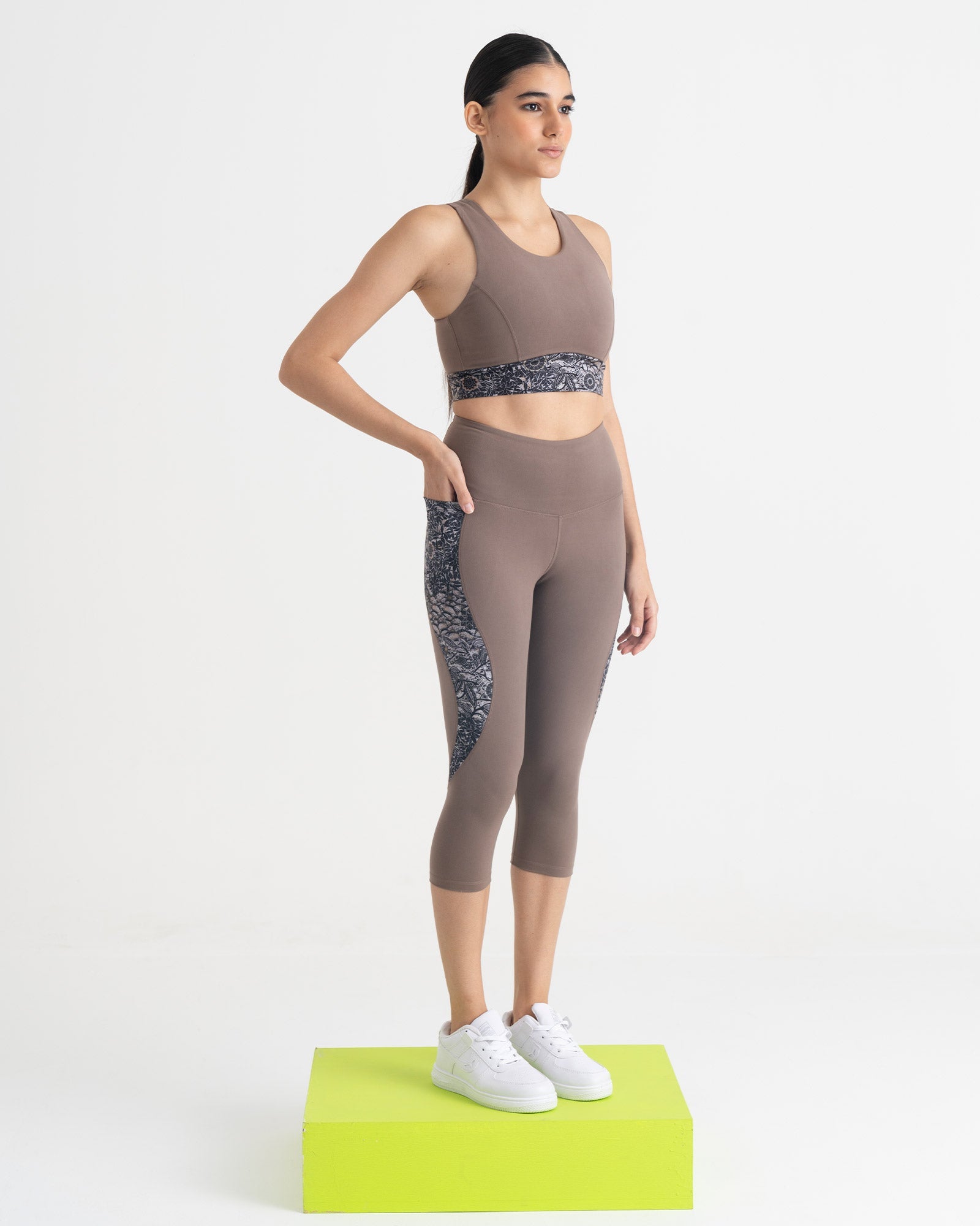 Majestic Flora Capris