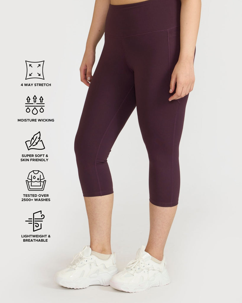 Hunnit Zen Capris and Round Neck Sports Bra Co-ord Set Zen Capris and Round Neck Sports Bra Co-ord Set