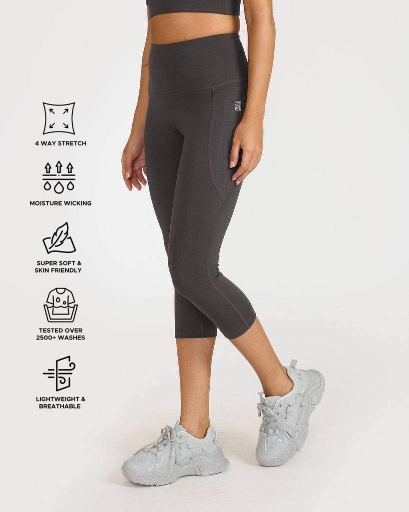 Hunnit Zen Capris and Round Neck Sports Bra Co-ord Set Zen Capris and Round Neck Sports Bra Co-ord Set