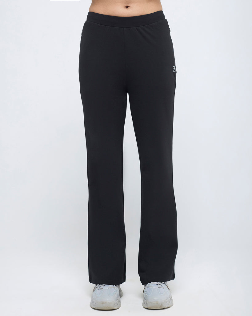 Hunnit Essential Flare Pants 