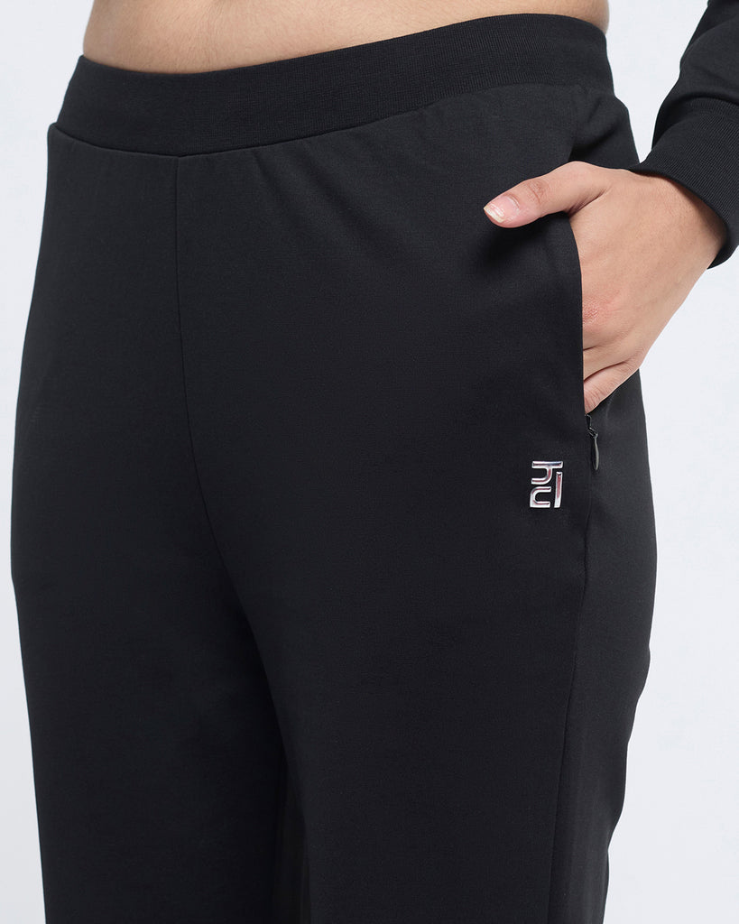 Hunnit Essential Flare Pants 