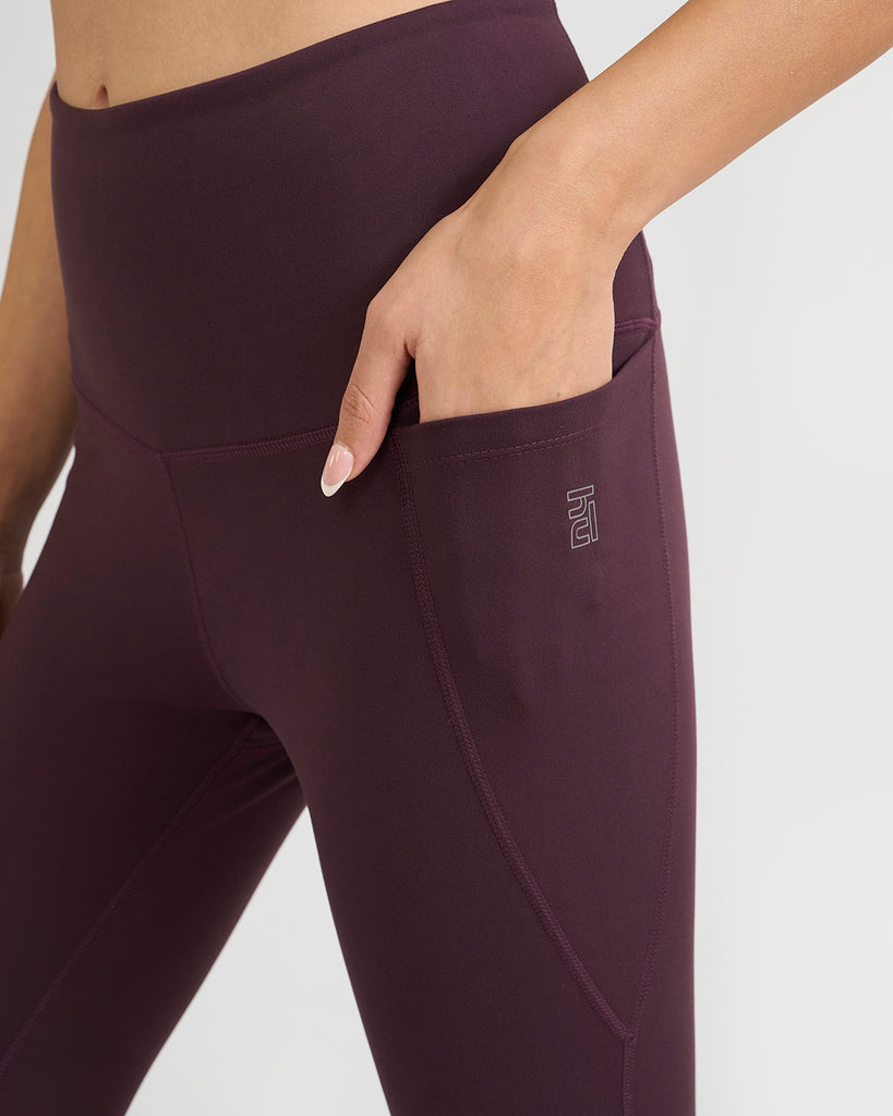 Hunnit Zen Halo Sports Bra & Ankle Length Leggings Co-ord Set 