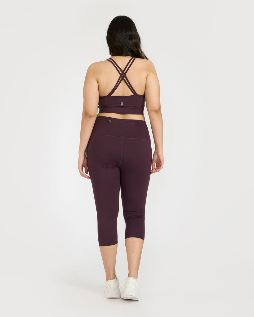 Hunnit Zen Capris and Round Neck Sports Bra Co-ord Set Zen Capris and Round Neck Sports Bra Co-ord Set