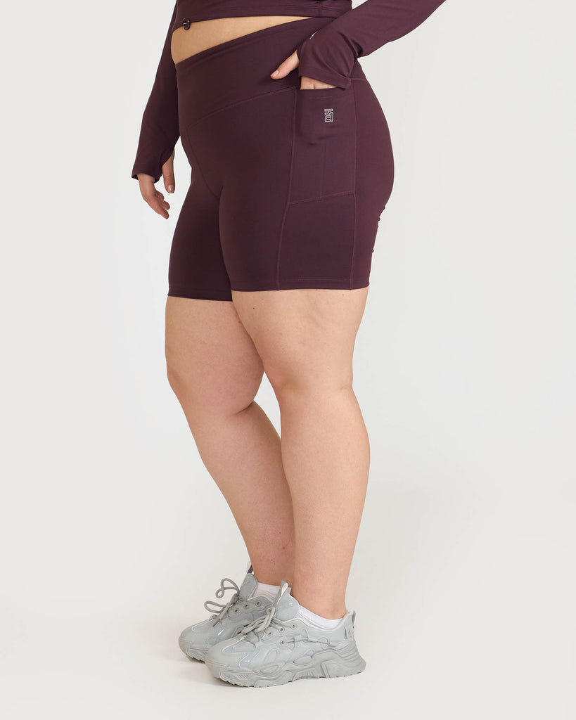 Hunnit Zen Cycling Shorts & Full Sleeve Crop top Co-ord set 