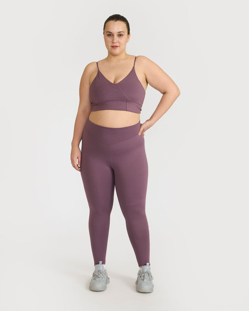 Hunnit Zen Seamless Leggings and V Neck Sports Bra Co-ord Set 