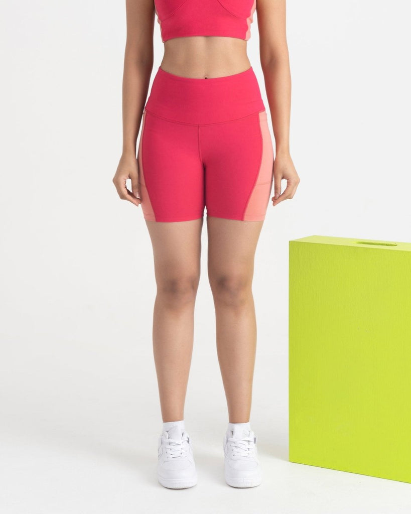 Hunnit Epic Pop Shorts and Sports Bra Co-ord Set Epic Pop Shorts and Sports Bra Co-ord Set - Hunnit