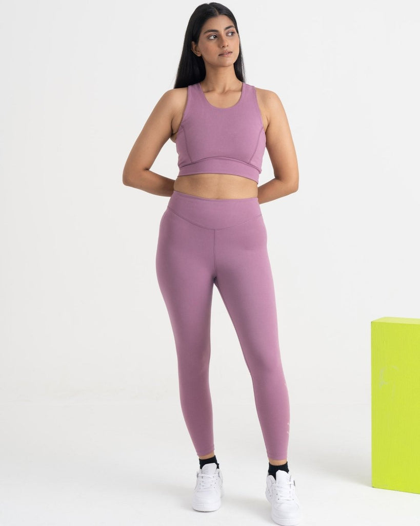 Hunnit  Zen Seamless Leggings and 2-in-1 Crop Top Co-ord Set - Hunnit